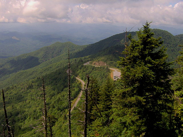 640px-Blue-ridge-pkwy-waterrock-knob-nc1