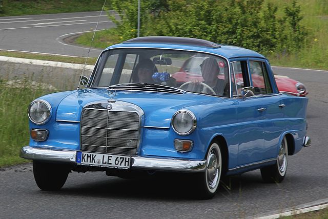 640px-Mercedes-Benz_200_D,_Bj._1967_(2012-06-10_Sp_ret)