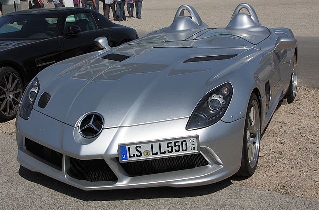 640px-Mercedes-Benz_SLR_Stirling_Moss_amk