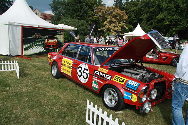 Mercedes-Benz_300_SEL_6,8l_AMG_"Rote_Sau"_at_Legendy_2014