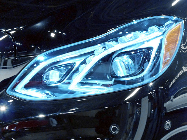 640px-2014_Mercedes-Benz_E-Class_LED_Headlight