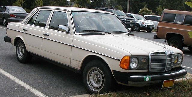640px-Mercedes-Benz-240